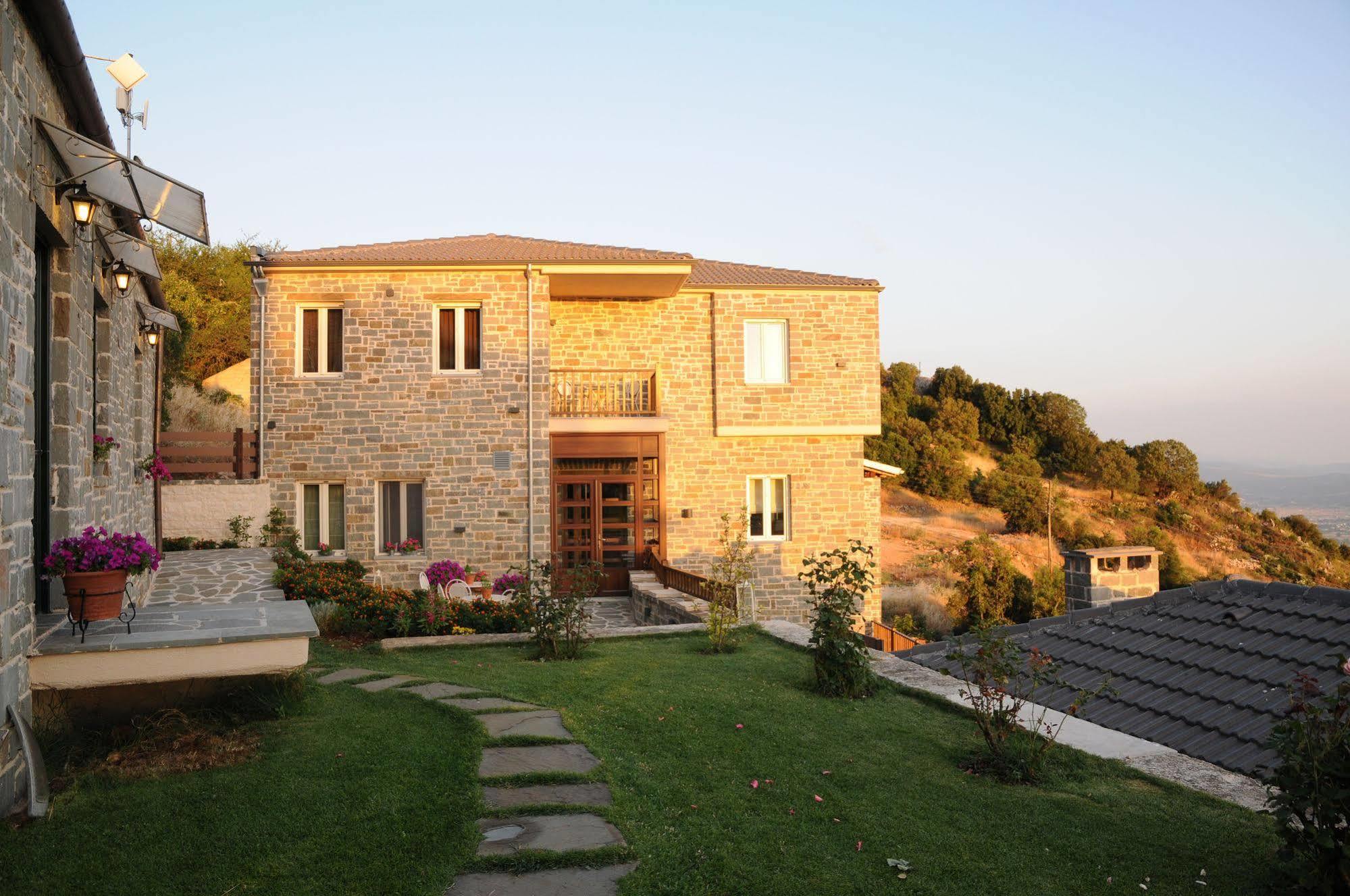 Mir Boutique Hotel อิโออันนินา ภายนอก รูปภาพ
