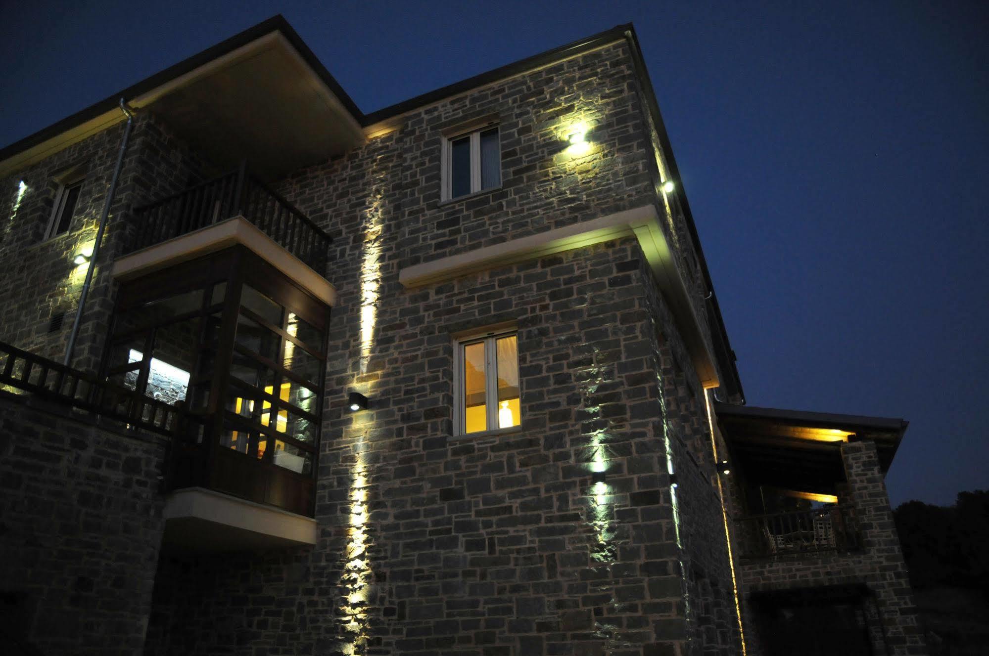 Mir Boutique Hotel อิโออันนินา ภายนอก รูปภาพ