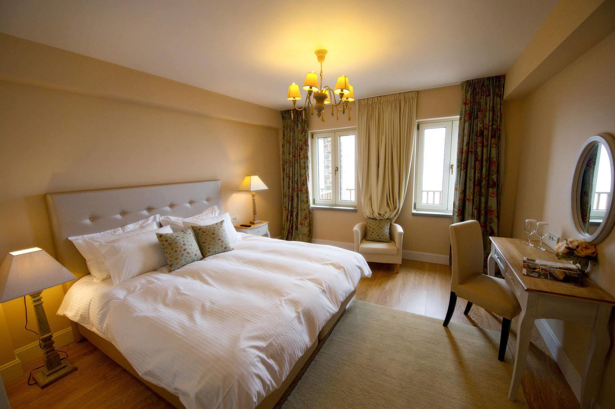 Mir Boutique Hotel อิโออันนินา ภายนอก รูปภาพ