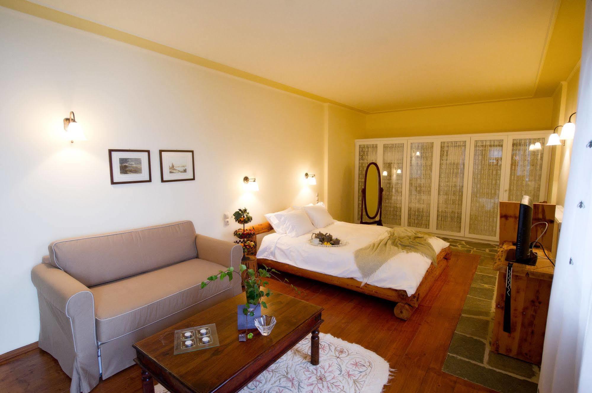 Mir Boutique Hotel อิโออันนินา ภายนอก รูปภาพ