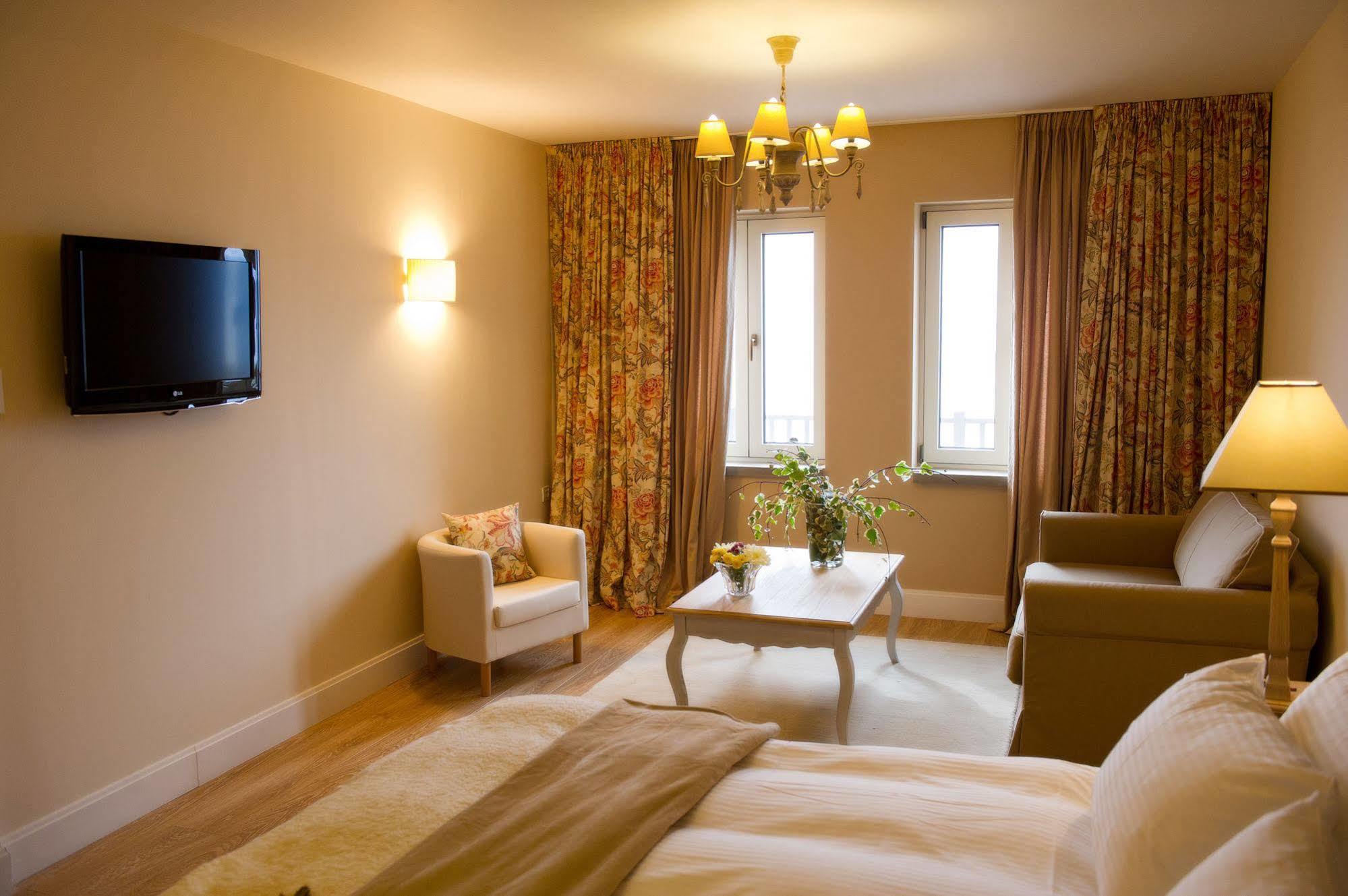 Mir Boutique Hotel อิโออันนินา ภายนอก รูปภาพ