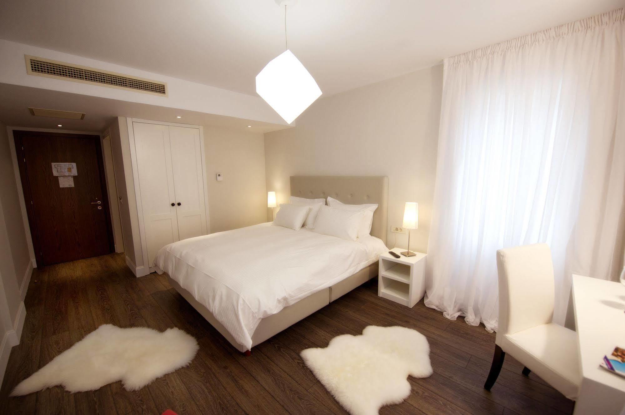 Mir Boutique Hotel อิโออันนินา ภายนอก รูปภาพ